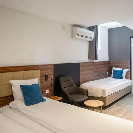 Amsterdam Hotel 3*